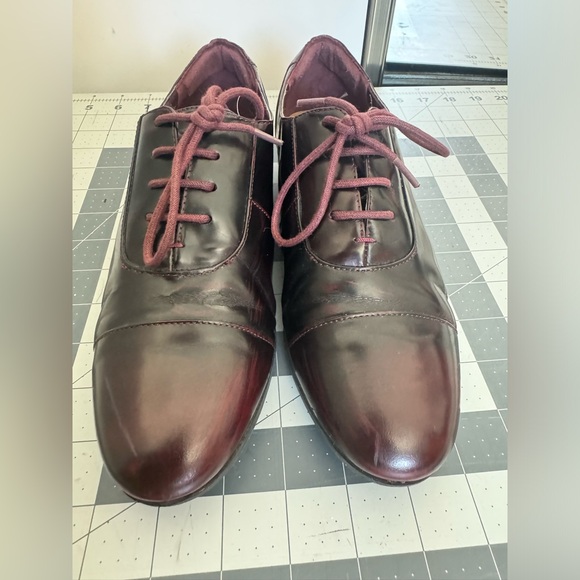 Clark's leather oxfords in burgundy shine size 7.5 - Picture 2 of 6